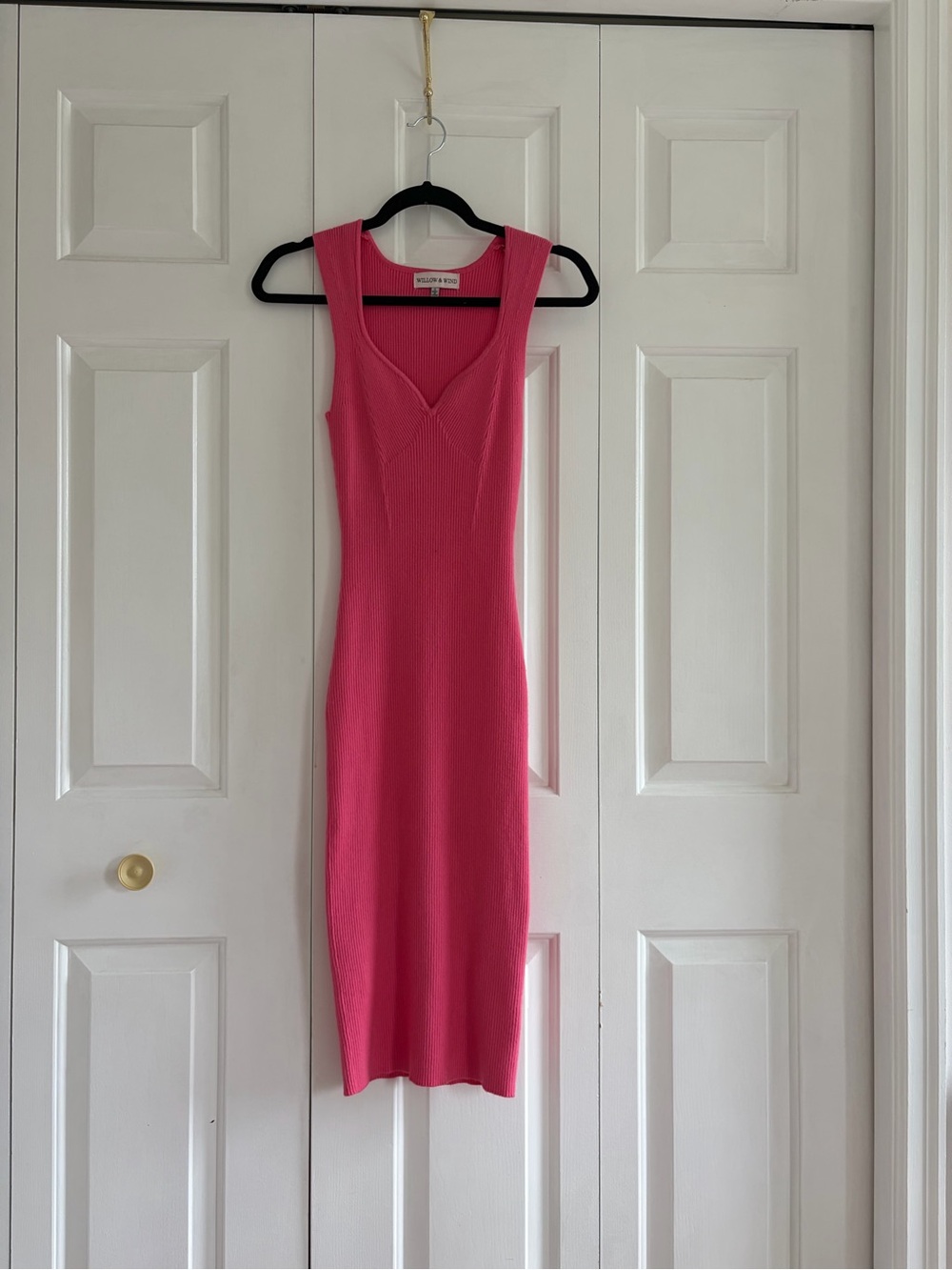 Willow & Wind Sleeveless Pink Ribbed V-Neck Midi Dress
